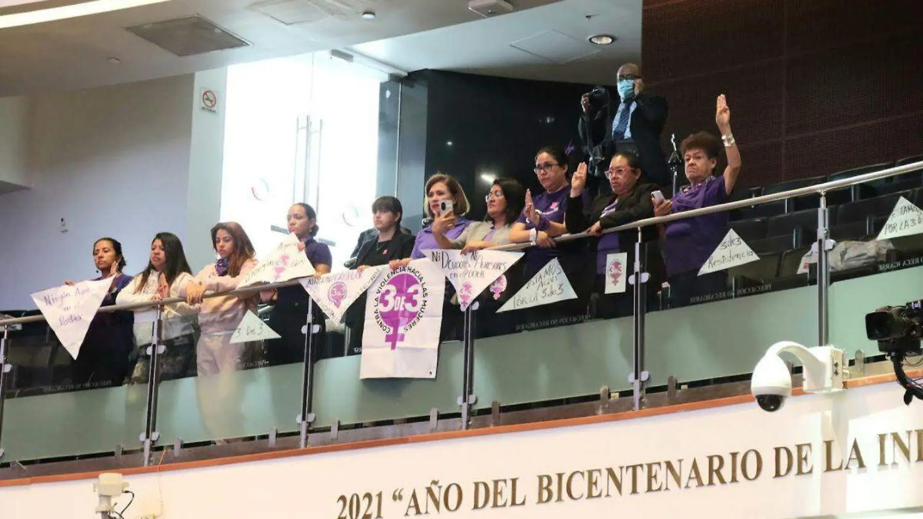 Feministas  celebran aprobación de Ley 3 de 3